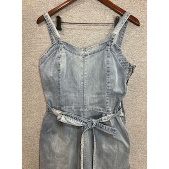 Lola Jeans Womens Jumpsuit Sz Medium Blue Light Washed Denim Stretch Sleeveless - Picture 3 of 16